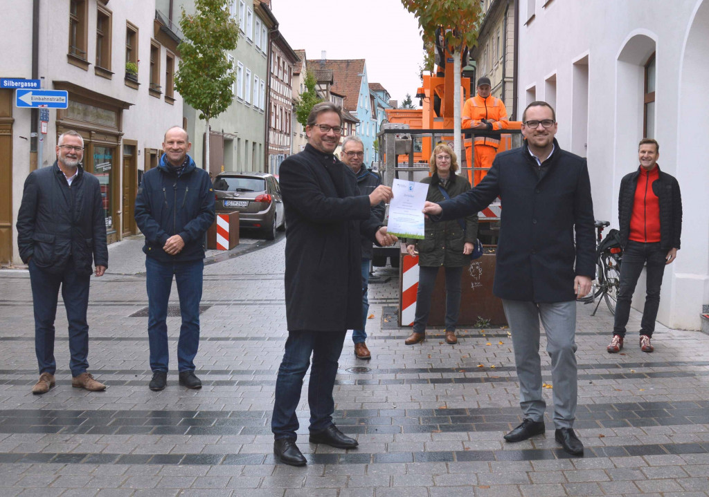 Übergabe des Klimaschutzzertifikats in Schwabach. Foto: Stadt Schwabach